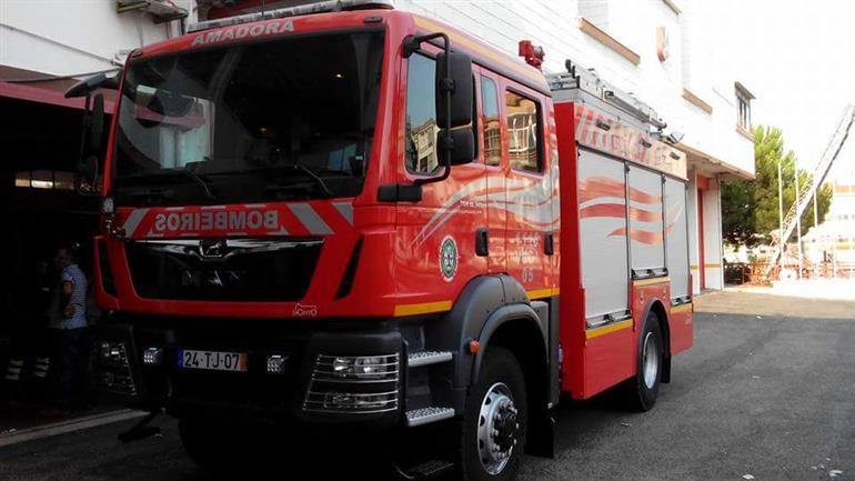 Viatura de Combate a Incêndios entregue aos Bombeiros da Amadora (foto de Vítor Taia)