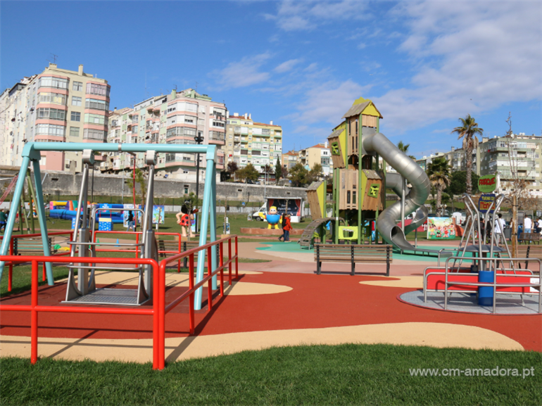 Equipamentos para crianças com mobilidade reduzida