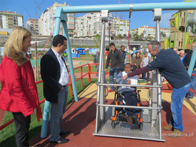 Equipamentos para crianças com mobilidade reduzida