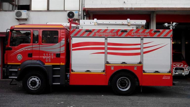 Viatura de Combate a Incêndios entregue aos Bombeiros da Amadora (foto de Vítor Taia)