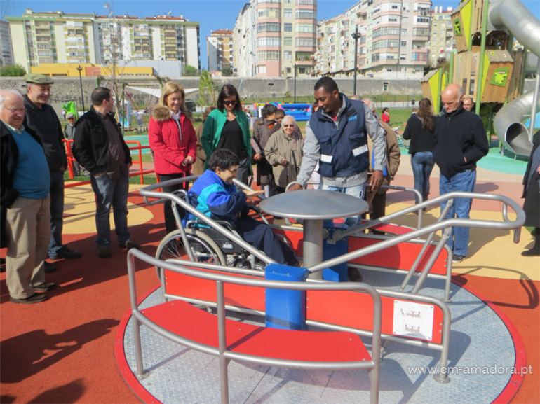 Equipamentos para crianças com mobilidade reduzida